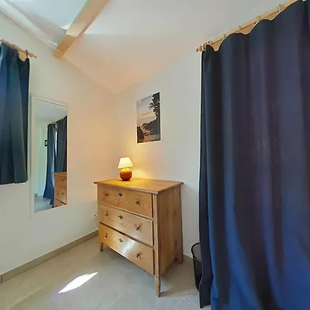 Charmante Maison Pres De La Avec Wi-fi Et Parking Prive