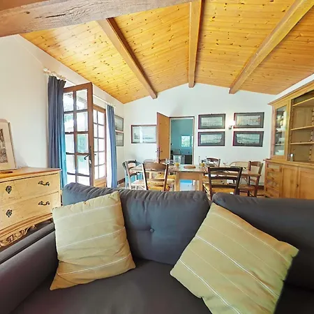 Charmante Maison Pres De La Avec Wi-fi Et Parking Prive